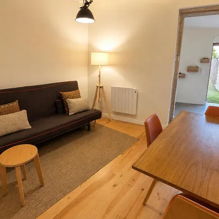 Hébergement de vacances Lemon Tree House 387 Private Garden 2 Minutes To Metro